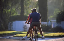 couple cycling picture